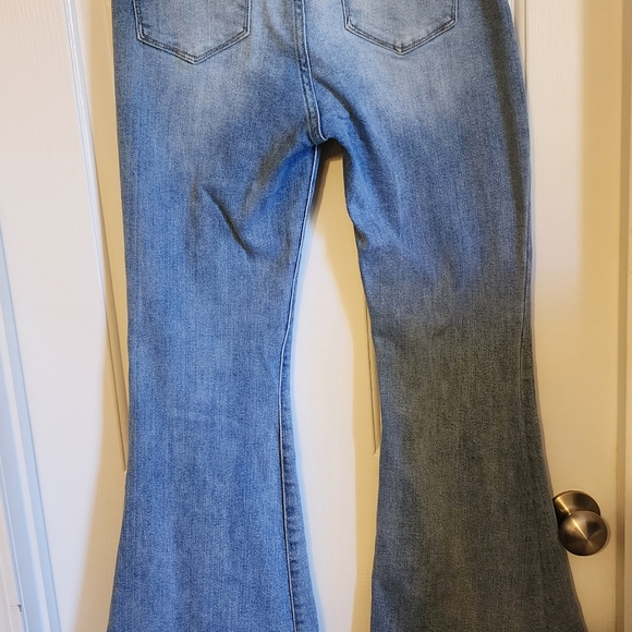 Juniors Kancan Jeans. Super flare. - Picture 4 of 4